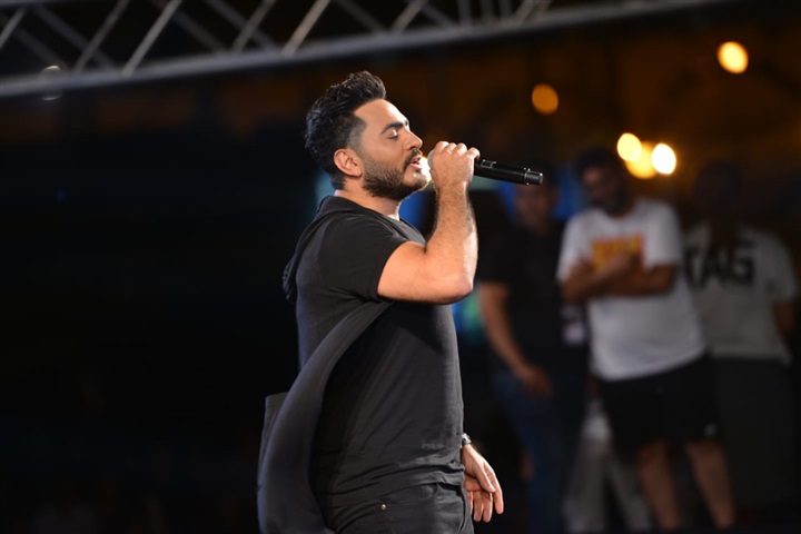 بناء على رغبة الجمهور.. تامر حسنى يغنى "ناسينى ليه" و"كفايك أعذار"     