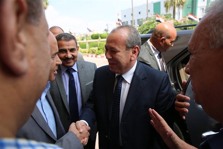 بالصور.. محافظ كفر الشيخ الجديد يبدأ مهام عمله 