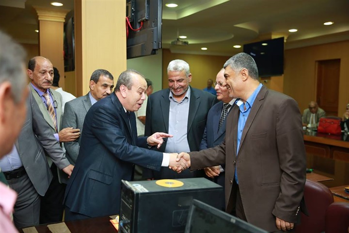 بالصور.. محافظ كفر الشيخ الجديد يبدأ مهام عمله 