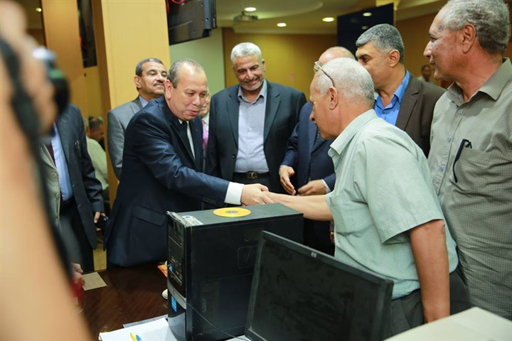 بالصور.. محافظ كفر الشيخ الجديد يبدأ مهام عمله 