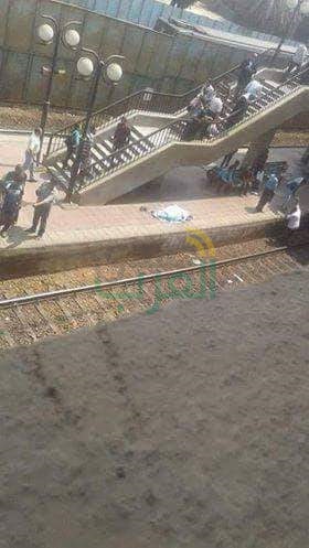 بالصور.. مواطن يلقى بنفسه أسفل عجلات مترو شبرا الخيمة 