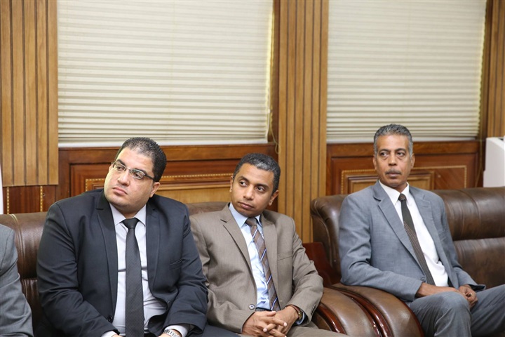 بالصور.. لجنة التنمية المحلية تتابع تنفيذ إزالة التعديات في كفر الشيخ