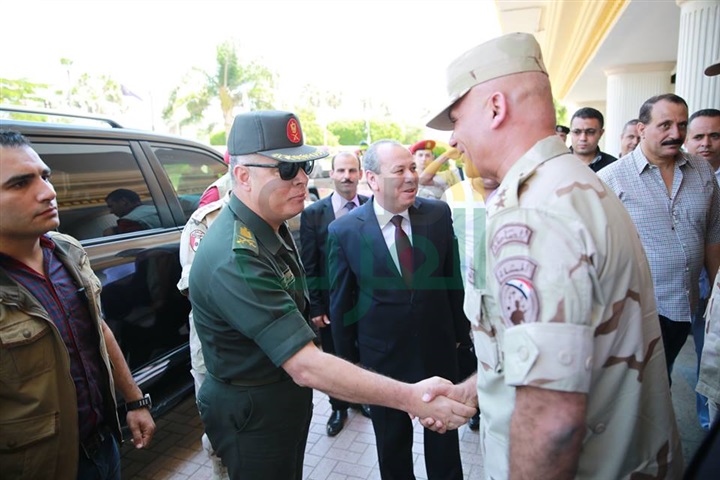 بالصور.. محافظ كفر الشيخ وقائد المنطقة الشمالية يبحثان سبل التعاون المشترك