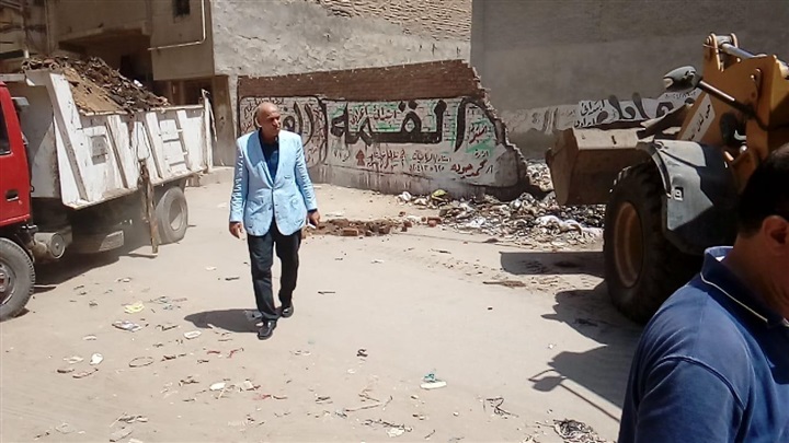 حملة نظافة فى شوارع المحلة 