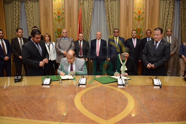 "العصار" يشهد توقيع مذكرة تفاهم لدعم المشروعات المتوسطة والصغيرة "العصار" يشهد توقيع مذكرة تفاهم لدعم المشروعات المتوسطة والصغيرة