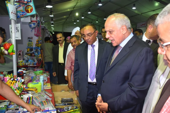 "راشد" و"ناصر" يفتتحان معارض "العودة للمدارس" بالجيزة