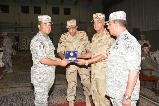 بالصور.. وزير الدفاع يتفقد الأنشطة المخططة لتدريبات النجم الساطع 2018 بالصور.. وزير الدفاع يتفقد الأنشطة المخططة لتدريبات النجم الساطع 2018