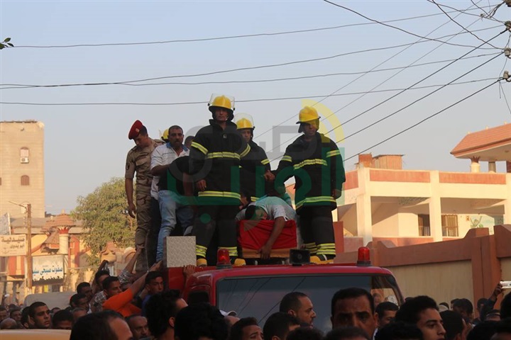 شاهد..جنازة شهيد سيناء تتحول إلي مظاهرة ضد الإرهاب بكفر الشيخ