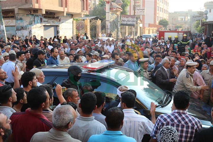 شاهد..جنازة شهيد سيناء تتحول إلي مظاهرة ضد الإرهاب بكفر الشيخ