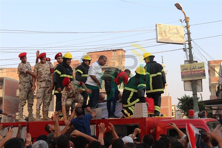 شاهد..جنازة شهيد سيناء تتحول إلي مظاهرة ضد الإرهاب بكفر الشيخ