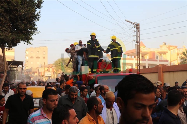 شاهد..جنازة شهيد سيناء تتحول إلي مظاهرة ضد الإرهاب بكفر الشيخ