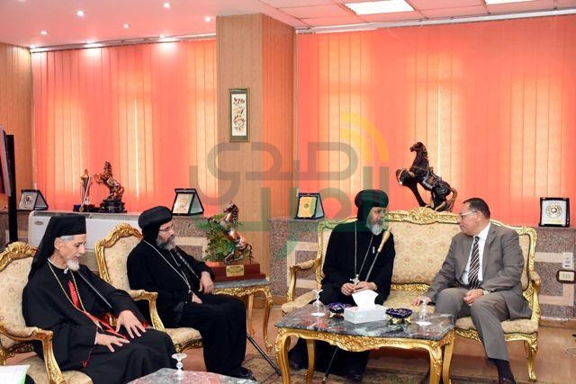 محافظ الشرقية يستقبل وفوداً كنسية لتهنئته بالعيد القومي للمحافظة