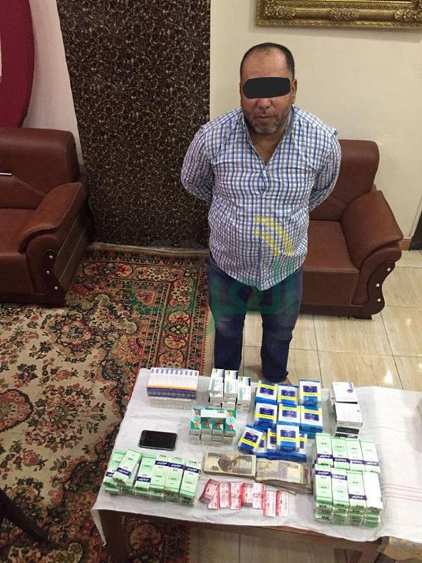 بالصور..أمن كفر الشيخ توجه ضربة موجعة لتجار "المزاج" وضبط 79 ألف قرص وأمبول مخدر بحوزة شخصين بالصور..أمن كفر الشيخ توجه ضربة موجعة لتجار "المزاج" وضبط 79 ألف قرص وأمبول مخدر بحوزة شخصين