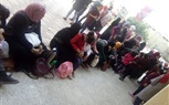بالصور.. اعتصام أولياء أمور طلاب مدرسة تجريبية اعتراضا على ضمهم لمدرسة حكومية ببنها