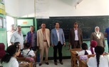 بالصور..مدير أمن كفر الشيخ يوزع كراسات 