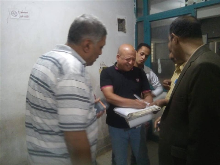 إحالة 22 طبيب وممرضة للتحقيقات العاجلة خلال جولة على مستشفيات الصحة بأسيوط