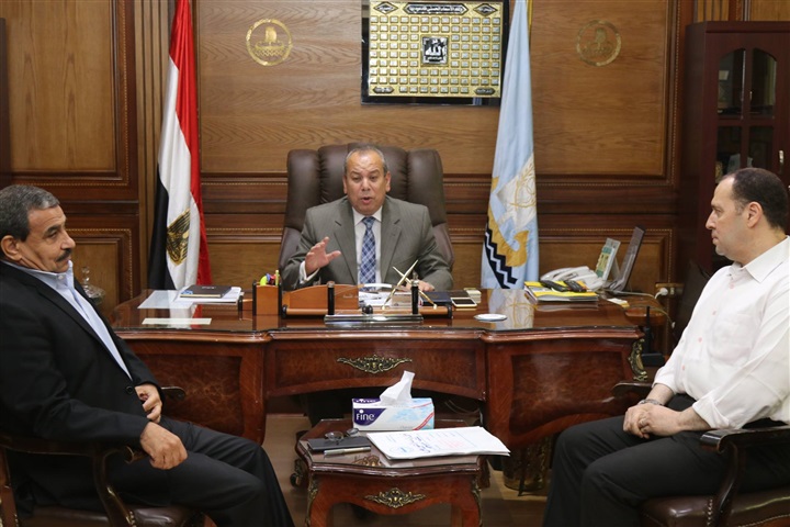 بالصور.. محافظ كفر الشيخ يوجه بسرعة الفصل في القضايا القانونية
