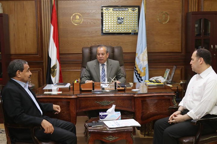 بالصور.. محافظ كفر الشيخ يوجه بسرعة الفصل في القضايا القانونية