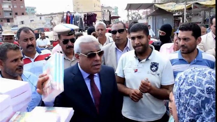 بالصور.. مدير أمن كفر الشيخ يفتتح معرض "كلنا واحد" لتوفير المستلزمات المدرسية بأسعار مخفضة