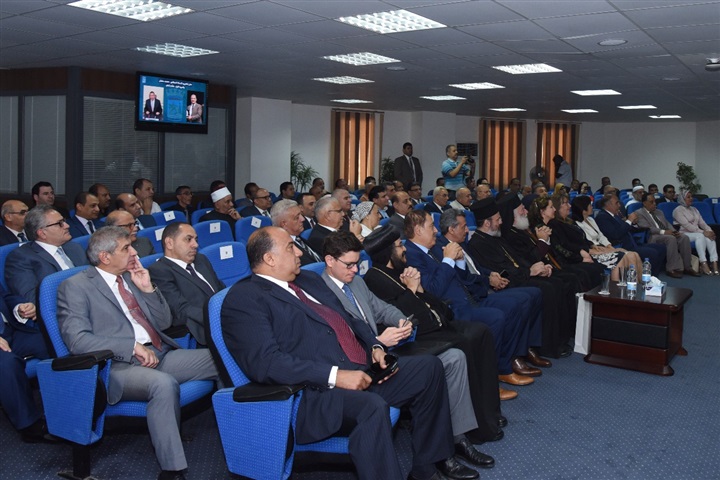 محافظ الإسكندرية يكرم اللواء هشام شادي سكرتير عام المحافظة السابق