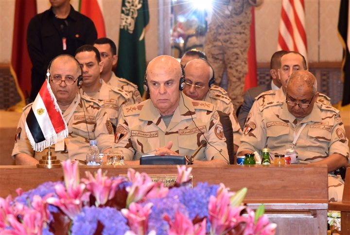 رئيس الأركان يعود من الكويت بعد مشاركته فى إجتماع رؤساء أركان دول مجلس التعاون رئيس الأركان يعود من الكويت بعد مشاركته فى إجتماع رؤساء أركان دول مجلس التعاون
