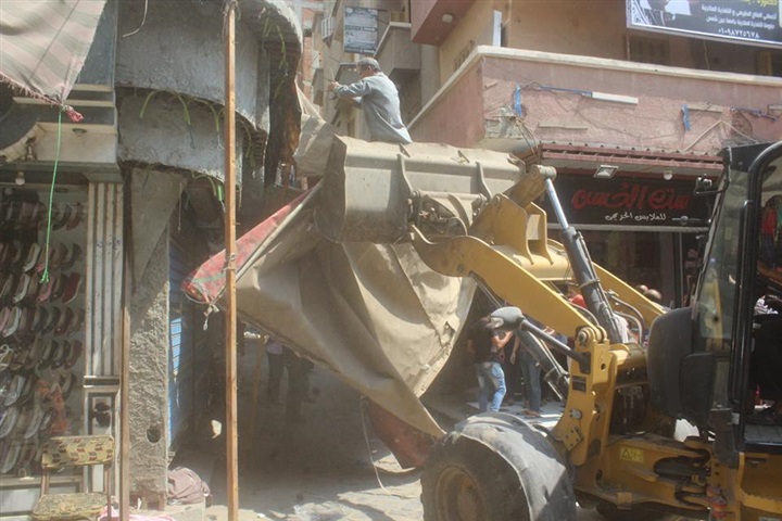 بالصور.. غلق مخبزين وتنفيذ 370 حالة إزالة إشغالات فى دسوق