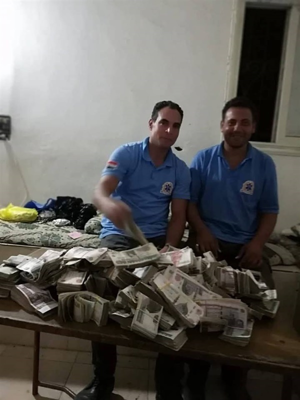علامة مضيئة لرجال إسعاف كفر الشيخ بعد عثور"سائق" و"مسعف" علي 870 ألف جنيه في حادث سيارة