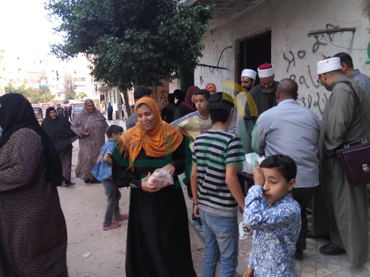 وكيل وزارة الاوقاف بالاسكندرية يلتقي بأئمة الرمل ويشهد توزيع اللحوم بالمناطق الاكثر عوزا وكيل وزارة الاوقاف بالاسكندرية يلتقي بأئمة الرمل ويشهد توزيع اللحوم بالمناطق الاكثر عوزا