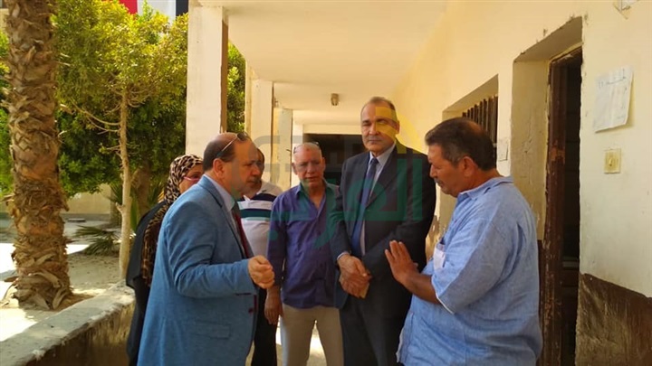 بالصور ..وكيل وزارة التعليم يتفقد استعدادت مدارس للعام الدراسي  