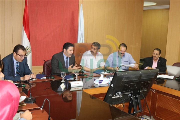 شاهد..بحث عروض تطبيق الأنظمة التكنولوجية في كفر الشيخ