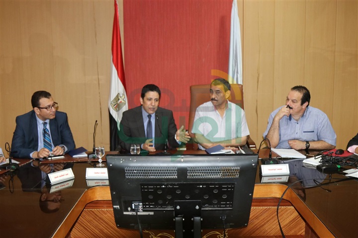 شاهد..بحث عروض تطبيق الأنظمة التكنولوجية في كفر الشيخ