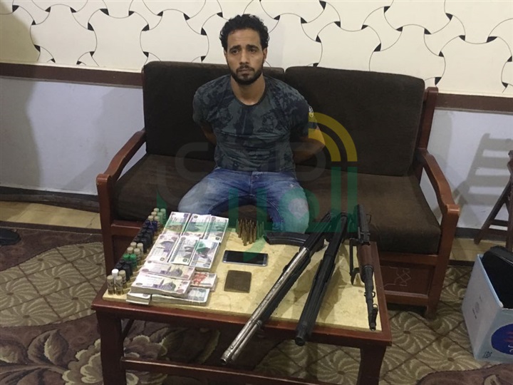 القبض علي 3 بلطجية بحوزتهم "بنادق آلية ومخدرات وربع مليون جنيه" بكفر الشيخ