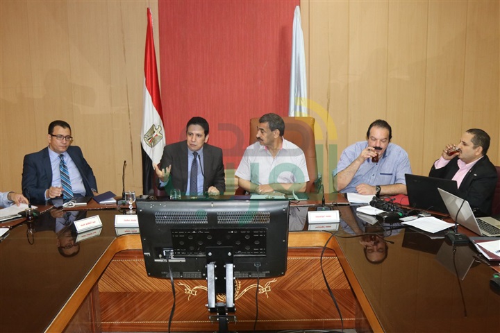 شاهد..بحث عروض تطبيق الأنظمة التكنولوجية في كفر الشيخ