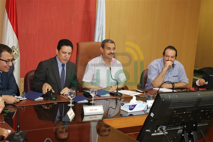 شاهد..بحث عروض تطبيق الأنظمة التكنولوجية في كفر الشيخ