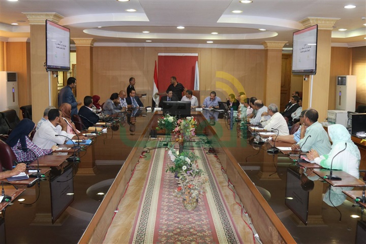 شاهد..بحث عروض تطبيق الأنظمة التكنولوجية في كفر الشيخ