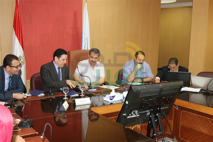 شاهد..بحث عروض تطبيق الأنظمة التكنولوجية في كفر الشيخ
