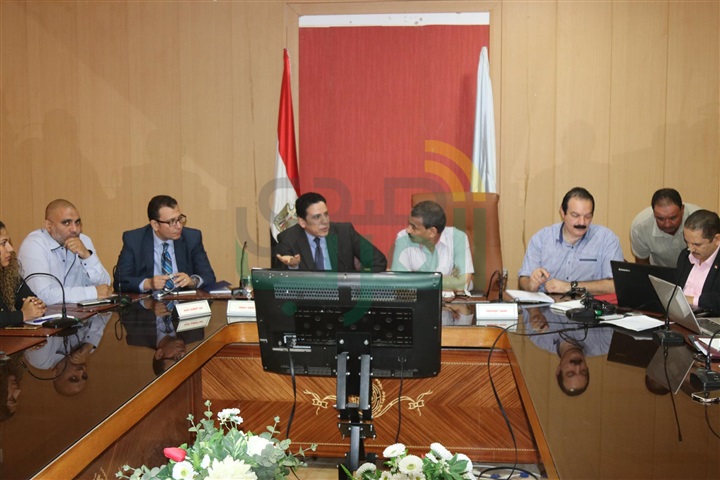 شاهد..بحث عروض تطبيق الأنظمة التكنولوجية في كفر الشيخ