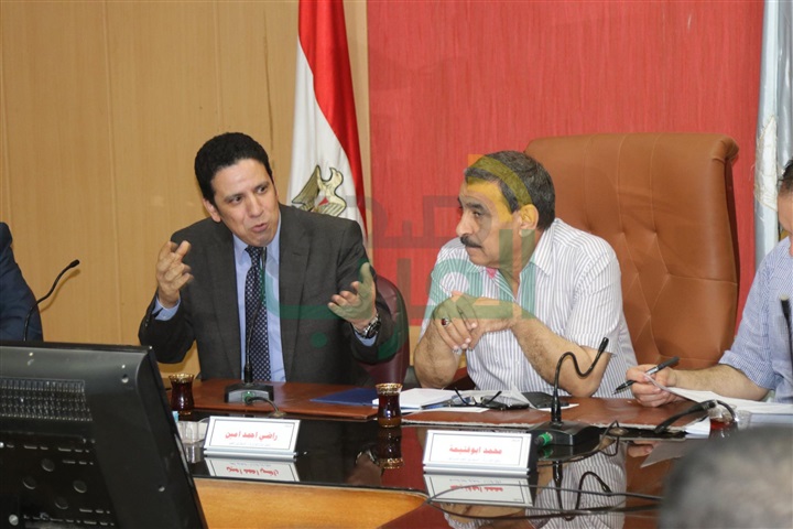 شاهد..بحث عروض تطبيق الأنظمة التكنولوجية في كفر الشيخ