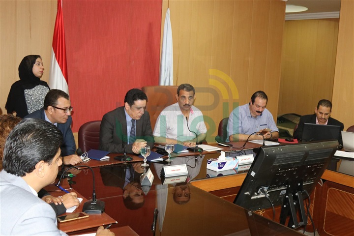 شاهد..بحث عروض تطبيق الأنظمة التكنولوجية في كفر الشيخ
