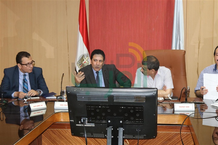 شاهد..بحث عروض تطبيق الأنظمة التكنولوجية في كفر الشيخ