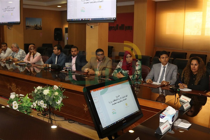 شاهد..بحث عروض تطبيق الأنظمة التكنولوجية في كفر الشيخ