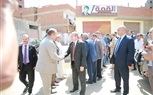 بالصور.. محافظ كفرالشيخ ومديرالأمن يضعان إكليلًا من الزهور على قبر الجندى المجهول