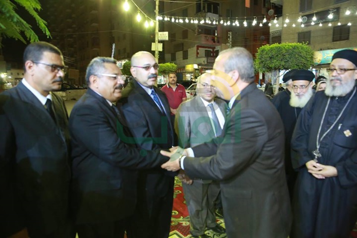 محافظ كفر الشيخ يستقبل المعزين في وفاة الأنبا بيشوي بكنيسة مارٍ جرجس