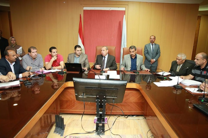 بالصور..محافظ كفر الشيخ يناقش سبل ربط طرق المحافظة بالشبكة القومية