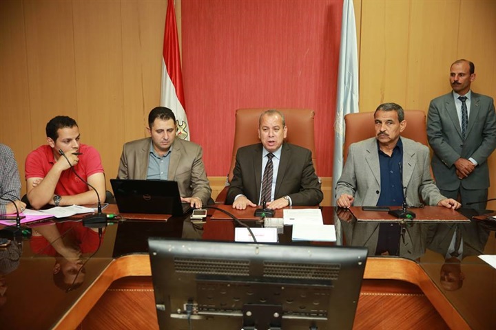 بالصور..محافظ كفر الشيخ يناقش سبل ربط طرق المحافظة بالشبكة القومية