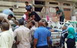 بالصور...إقبال غير مسبوق علي شراء السلع الغذائية من مبادرة 