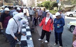 بالصور.. وكيل تعليم كفر الشيخ تقود 100 طالب في حملة نظافة وتشجير الشوارع