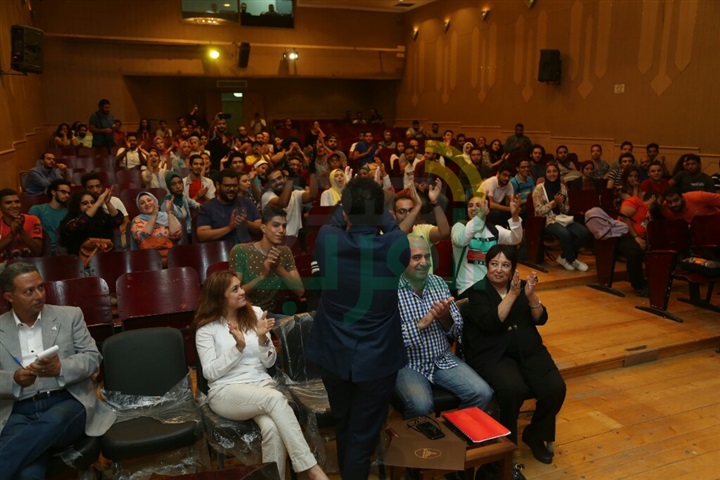 بالصور.. الغرباوى يكرم سميرة عبد العزيز بمهرجان "المسرح الحر"