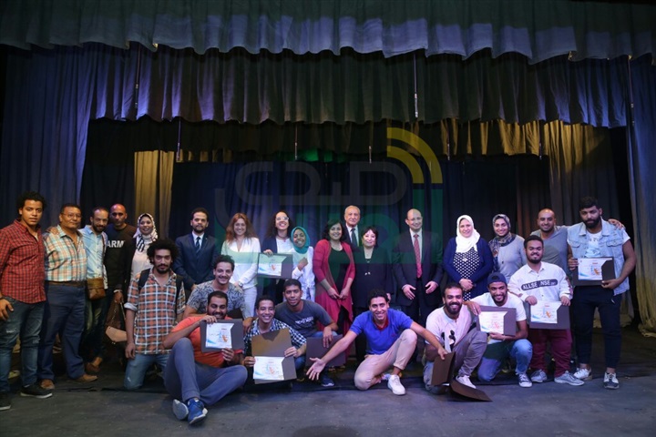 بالصور.. الغرباوى يكرم سميرة عبد العزيز بمهرجان "المسرح الحر" بالصور.. الغرباوى يكرم سميرة عبد العزيز بمهرجان "المسرح الحر"
