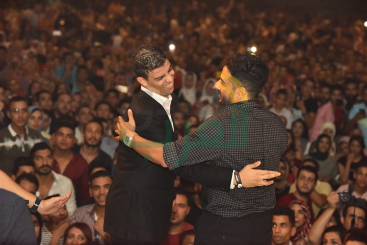 بالصور.. حماقي يتألق باقوي حفل تخرج لطلاب تجارة الإسكندرية بالصور.. حماقي يتألق باقوي حفل تخرج لطلاب تجارة الإسكندرية